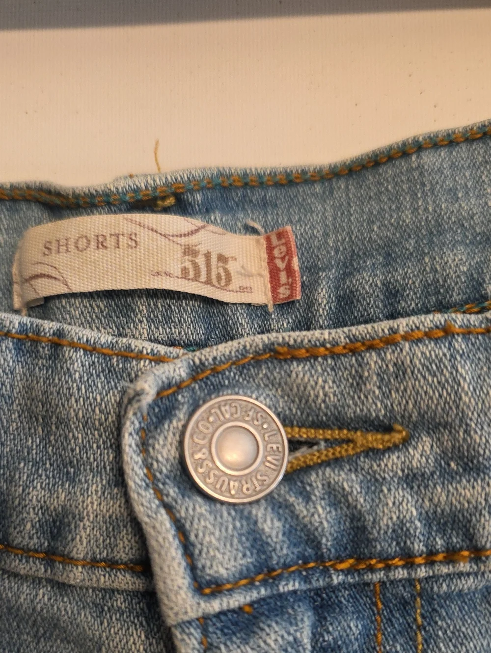 Vintage 2006 Levi's Light Wash Denim Women's Shorts